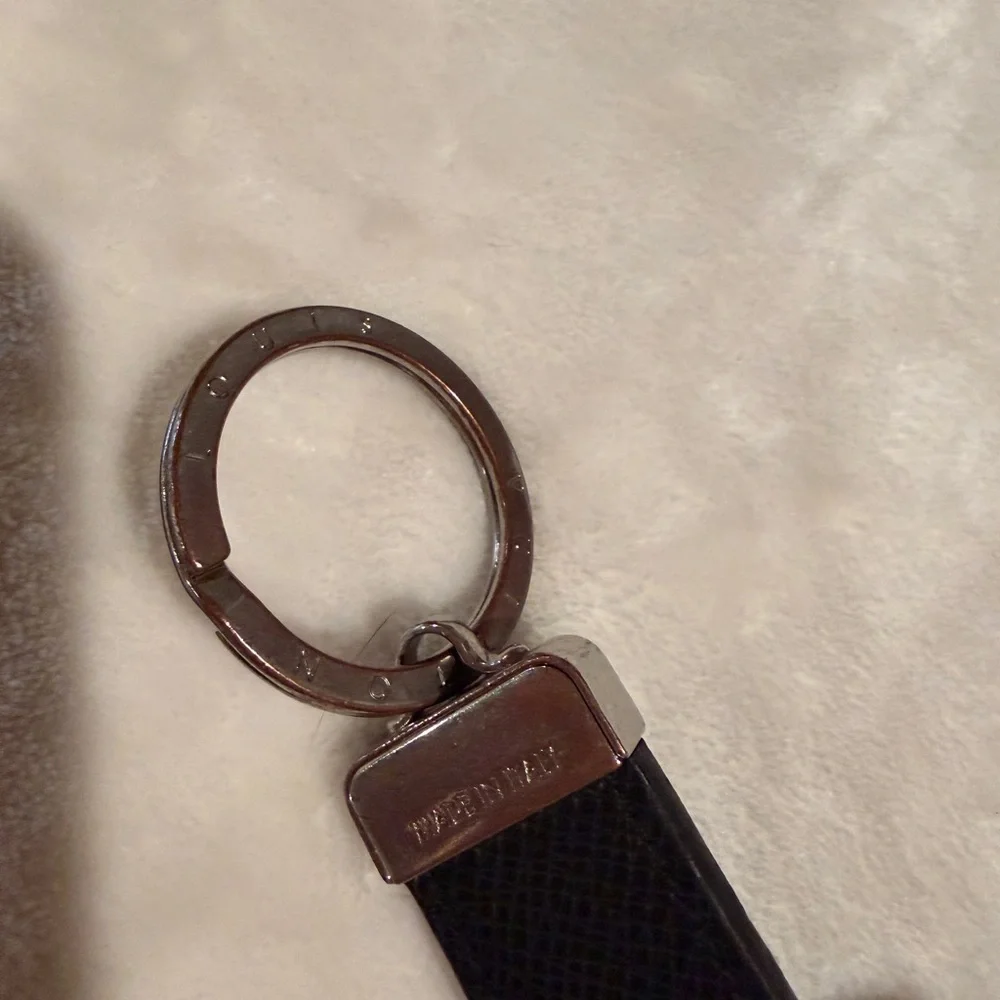 Louis Vuitton Taiga Leather Key Holder   Ring Black Silver Tone LV Authentic